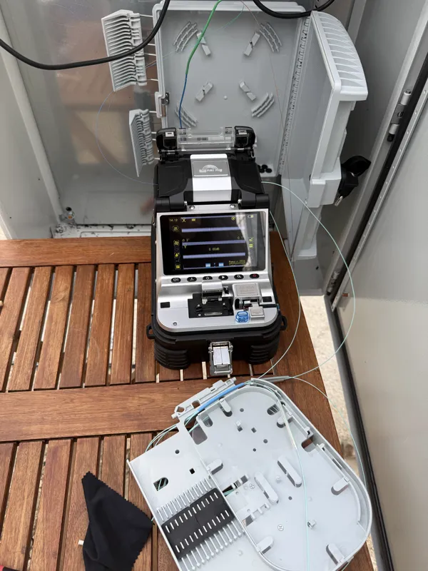 Optikai kábel hegesztés Mosonmagyaróvár – szálvégek előkészítése